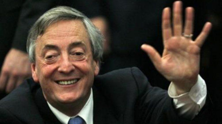 Acusan a Néstor Kirchner de desviar dinero de Santa Cruz a un paraíso fiscal en Islas Caimán