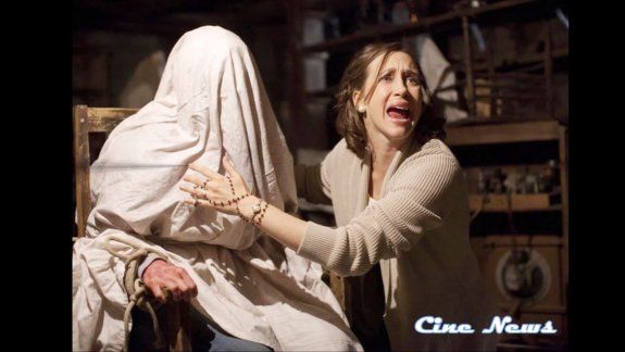 En El conjuro 2, el matrimonio Warren debe viajar a Londres para corroborar la veracidad del caso de la posesión demoníaca de Janet Hodgson.