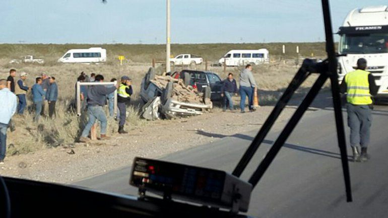 Petroleros heridos tras un vuelco en la Ruta 51
