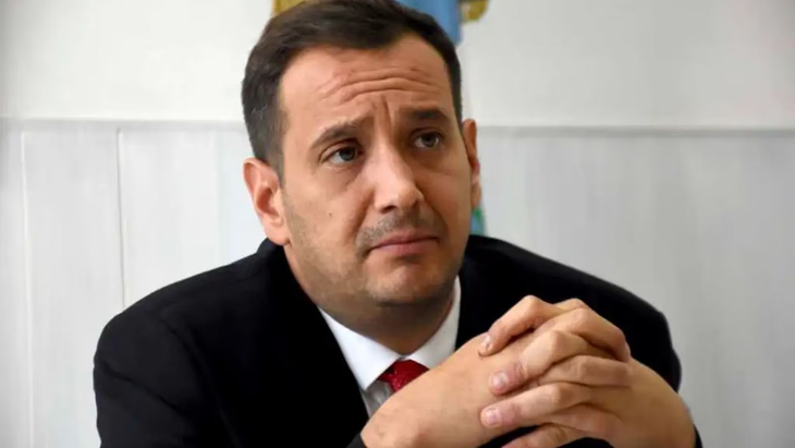 “No sobra empleo”: fuerte advertencia del ministro de Trabajo de Neuquén por la llegada de migrantes. “No sobra empleo”: fuerte advertencia del ministro de Trabajo de Neuquén por la llegada de migrantes.