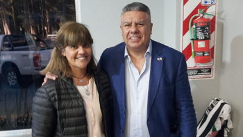 Mónica Del Río y la foto con Claudio Tapia. Mónica Del Río y la foto con Claudio Tapia.