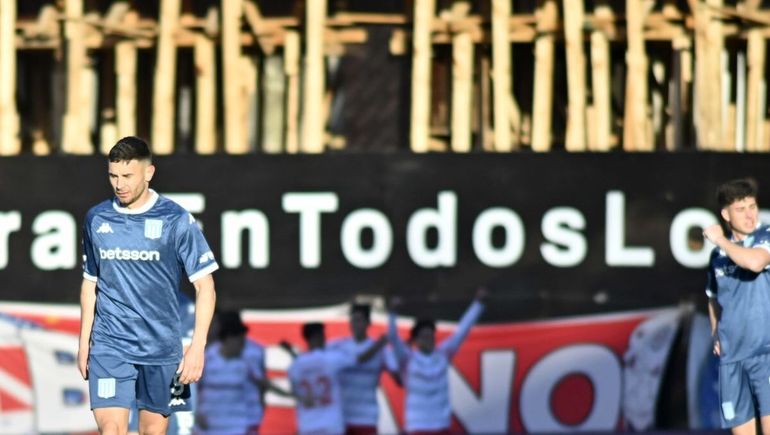 Tremendo: Argentinos bailó a Racing y lo dejó al borde de quedar afuera de las copas