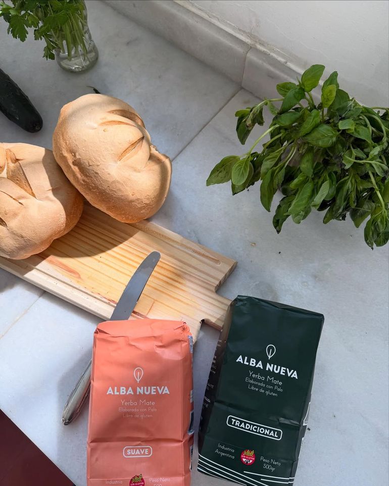 La yerba viene en dos presentaciones: la tradicional y la suave. La yerba viene en dos presentaciones: la tradicional y la suave.