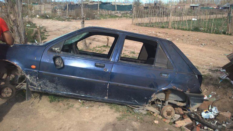 Le robaron el auto en Neuquén y lo encontró desmantelado en Cipolletti