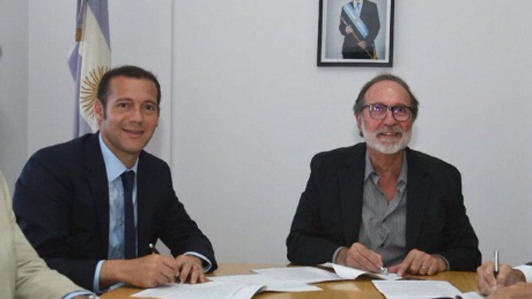 Gutiérrez firmó con Nación la puesta en marcha del colector cloacal del Oeste II