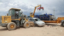La compactadora tiene como objetivo vaciar las calles de autos abandonados en Neuquén