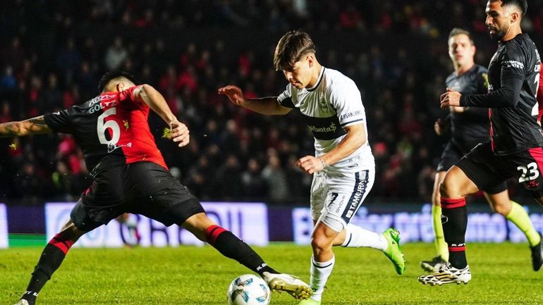 Colón y Gimnasia perdieron sus respectivos partidos.