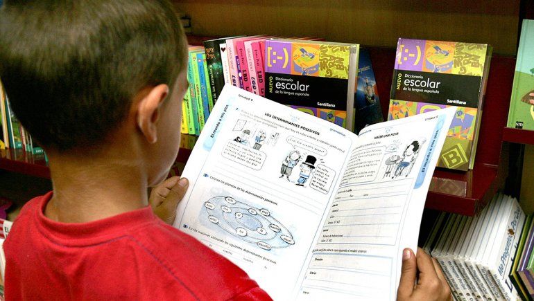 Tiene 7 años, la cuarentena lo encerró y escribió un libro para escaparse