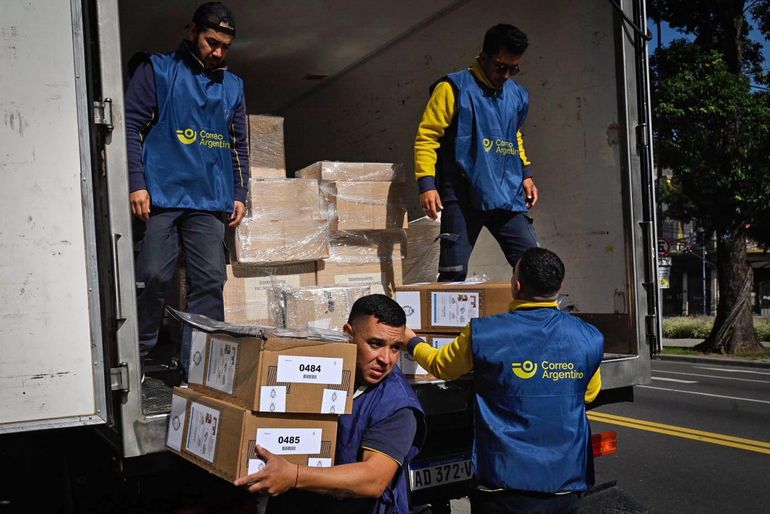El Correo Argentino completó el envío de urnas a todo el distrito Neuquén. El Correo Argentino completó el envío de urnas a todo el distrito Neuquén.
