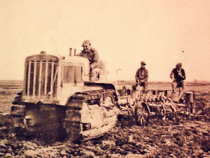 Tractor en marcha. Gentileza: Web Documental Ingenio San Lorenzo