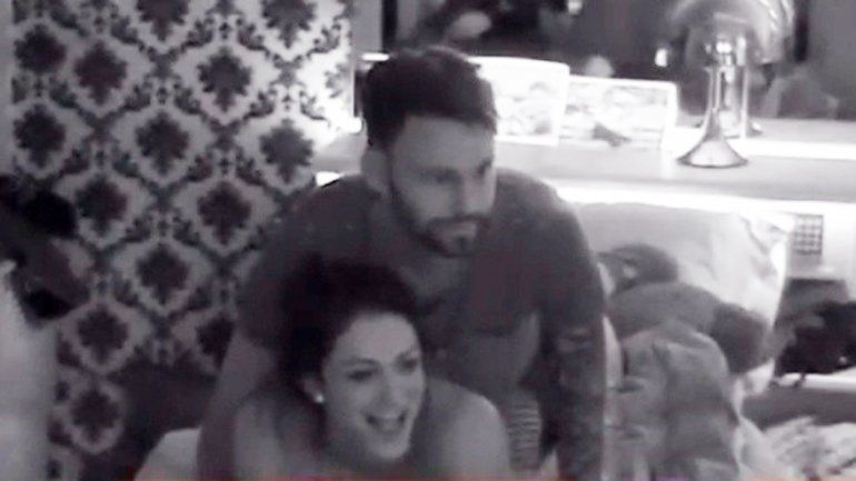 Macarena Pérez realizó una serie de posturas sexuales junto con Matías Schwartzman