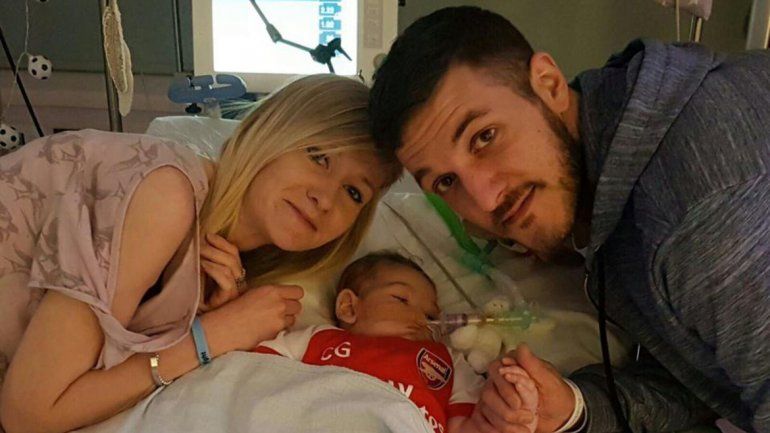 El triste caso de Charlie Gard conmovió al mundo. Ayer lo desconectaron.