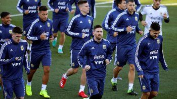 messi presento la nueva camiseta de la seleccion messi presento la nueva camiseta de la seleccion