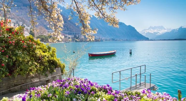 El lago Lemán, en Suiza, donde se encuentra la mansión de los Hinduja. El lago Lemán, en Suiza, donde se encuentra la mansión de los Hinduja.