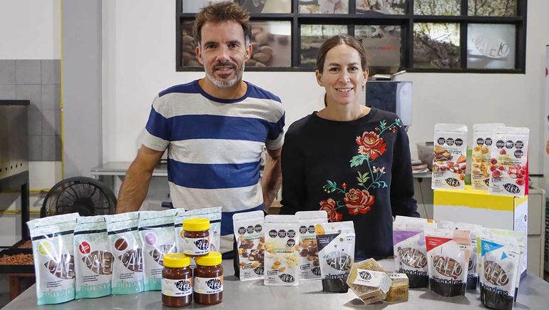 Las almendras cipoleñas que no paran de cosechar fanáticos con sus originales sabores