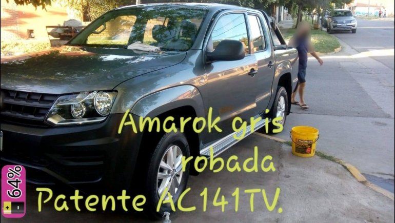 Los delincuentes huyeron con el botín a bordo de la camioneta de la víctima.