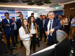 YPF inauguró una sala de operaciones en tiempo real en la Refinería La Plata YPF inauguró una sala de operaciones en tiempo real en la Refinería La Plata