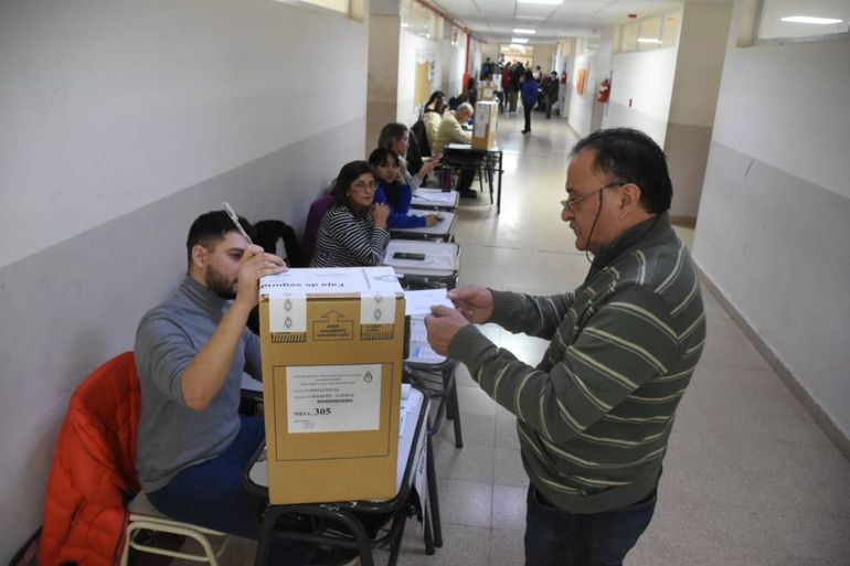 Neuquén vive un domingo entre la calma y la apatía en las PASO 2023