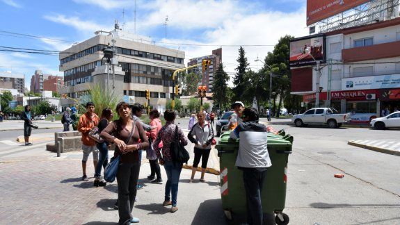 Desalojaron el Municipio y cortan la Avenida Argentina