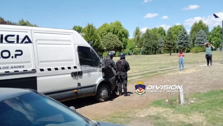 Violento robo a mano armada: las víctimas reconocieron al ladrón y les devolvió todo