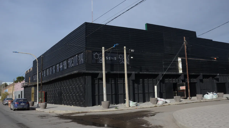 Sens pretendía abrir sus puertas el próximo 6 de julio. Sens pretendía abrir sus puertas el próximo 6 de julio.