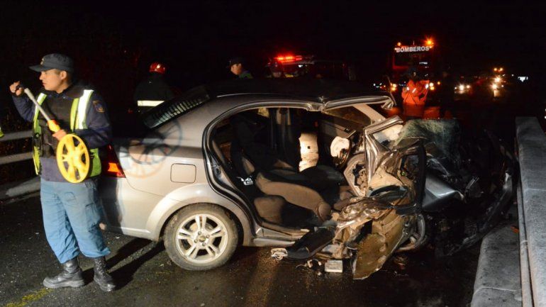 Río Chimehuín: quedó atrapado en el auto tras chocar contra la baranda