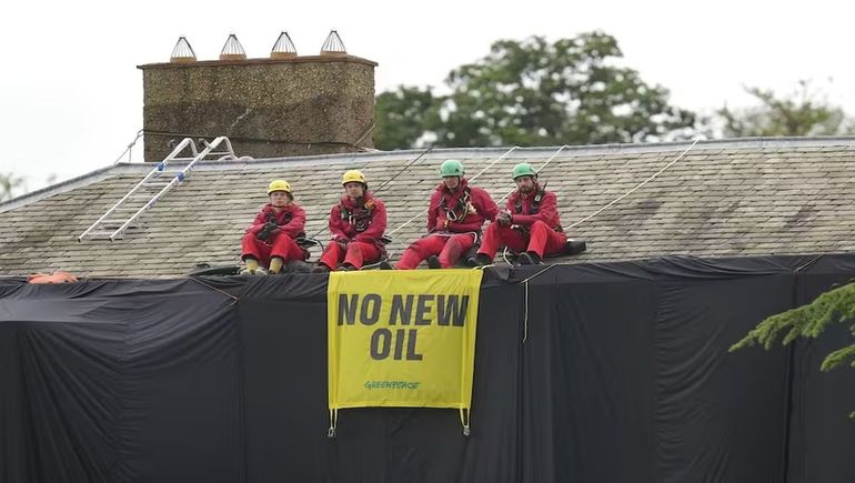 Greenpeace tapó la mansión del primer ministro británico