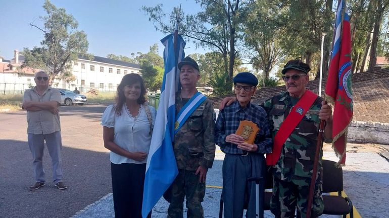 Lolo fue acompañado por sus familiares al sentido homenaje.