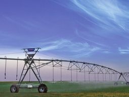 La inversión en tecnología hídrica dinamiza el empleo en los sectores de servicios y logística. La inversión en tecnología hídrica dinamiza el empleo en los sectores de servicios y logística.