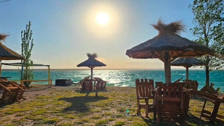 Bahía bonita en Mari Menuco es uno de los lugares baratos y majestuosos para pasar el día, a pocos kilóemtros de Neuquén. Bahía bonita en Mari Menuco es uno de los lugares baratos y majestuosos para pasar el día, a pocos kilóemtros de Neuquén.