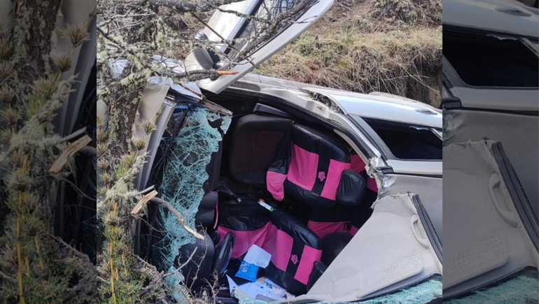 Rescataron a una mujer tras caer con el auto por un barranco camino al Cerro Chapelco
