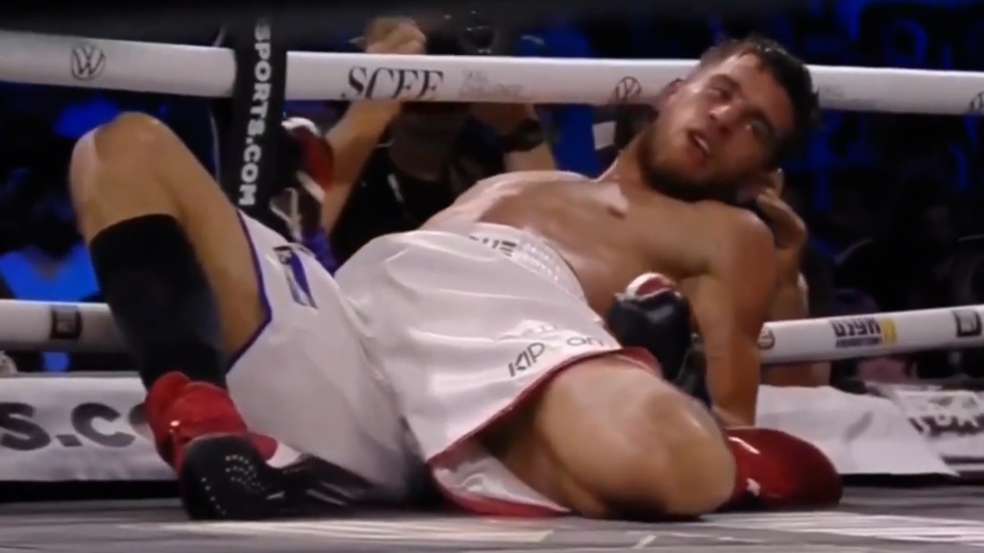 El impresionante nocaut de Callum Smith: casi lo tira del ring