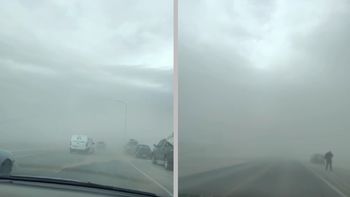 por el viento, la visibilidad era nula en la autovia norte y los automovilistas se tiraron a la banquina por el viento, la visibilidad era nula en la autovia norte y los automovilistas se tiraron a la banquina