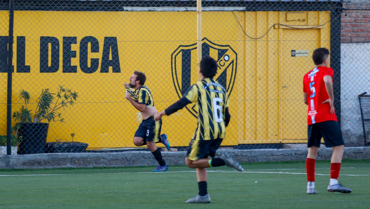 Pacífico le ganó el clásico a Independiente con un gol de Santoni faltando 10 minutos. Fotos: Omar Novoa.