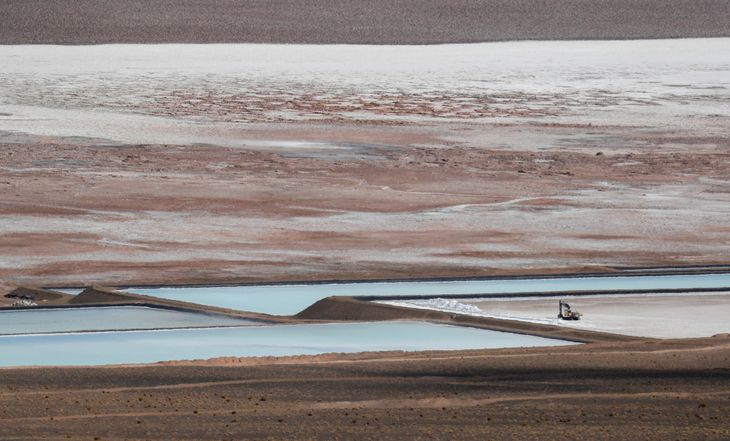 Foto de archivo: Piletas de evaporaci&oacute;n usadas para extraer litio en Salar del Rinc&oacute;n, Salta. REUTERS/Agustin Marcarian/File Photo