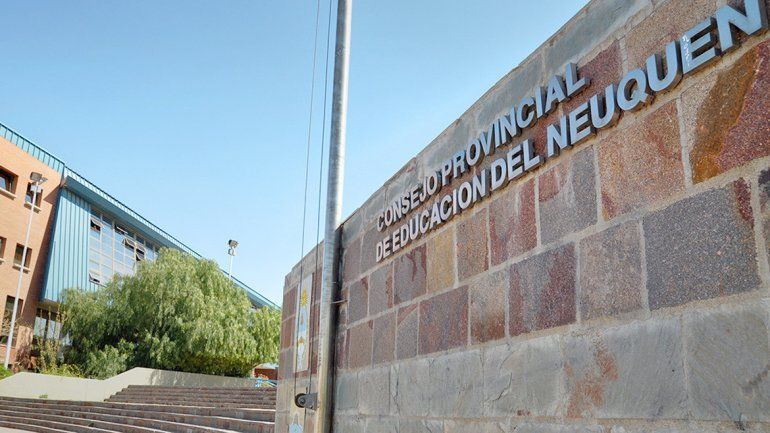 Padres autoconvocados siguen sin respuestas y temen por el inicio de clases