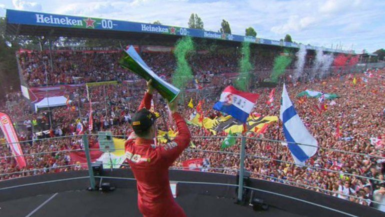 Charles Leclerc desató la fiesta de Ferrari en Monza
