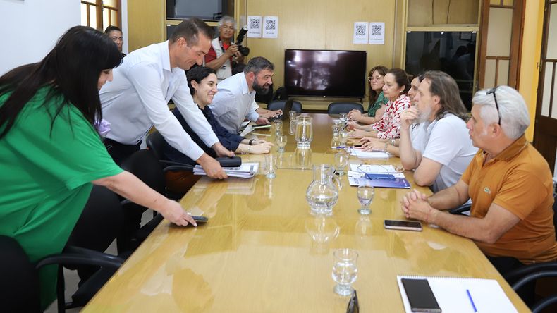 Paritarias 2026: el Gobierno convocó a los gremios a un nuevo encuentro | LM Neuquen Paritarias 2026: el Gobierno convocó a los gremios a un nuevo encuentro