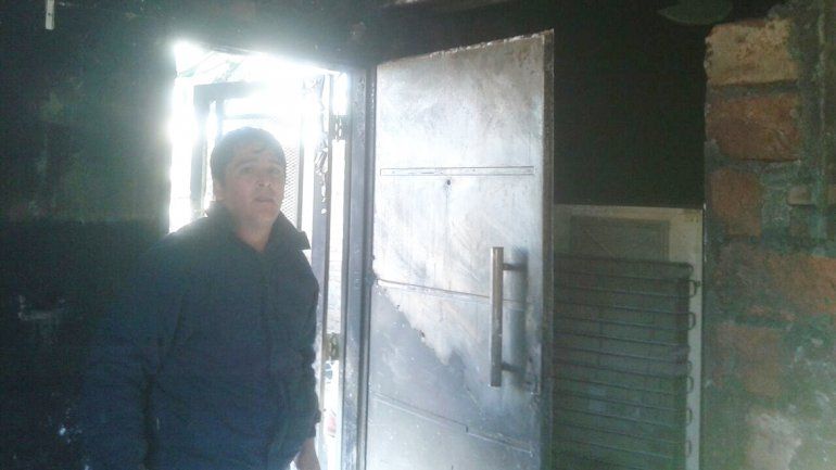 Una familia perdió todo al incendiarse su casa