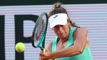 Las lágrimas de Solana Sierra tras perder con un doble 6-0 en Roland Garros. Las lágrimas de Solana Sierra tras perder con un doble 6-0 en Roland Garros.