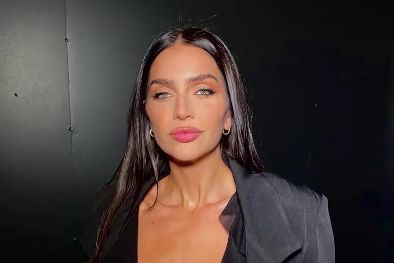 Cuál fue la ropa súper top con la que Zaira Nara esquió en Chapelco