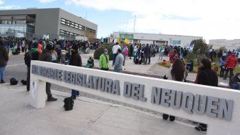 SFP Legislatura protesta de ATE (3).JPG