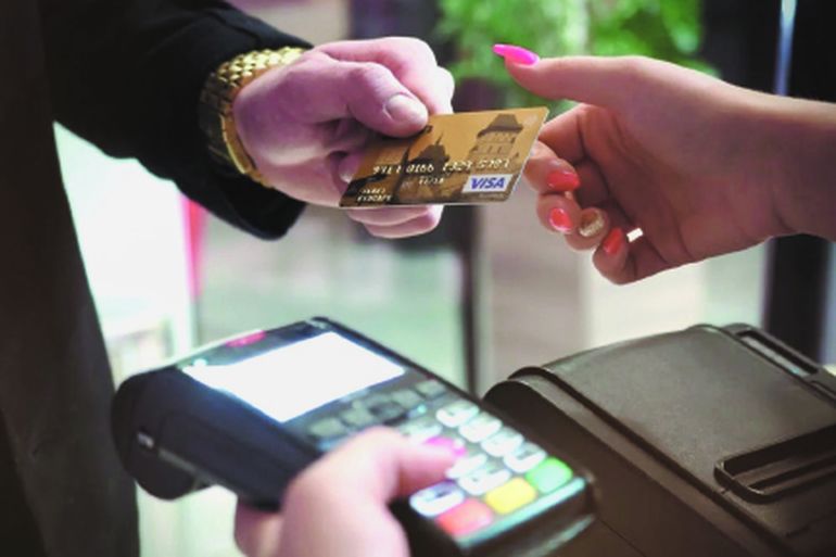 A la hora de pagar, los clientes suelen hacerlo con tarjeta de crédito.