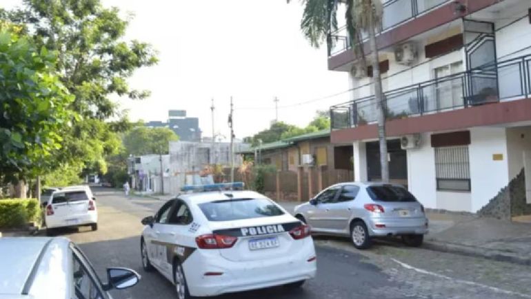 Lugar donde un hombre falleció al caer de un balcón en el tercer piso de un edificio en Posadas