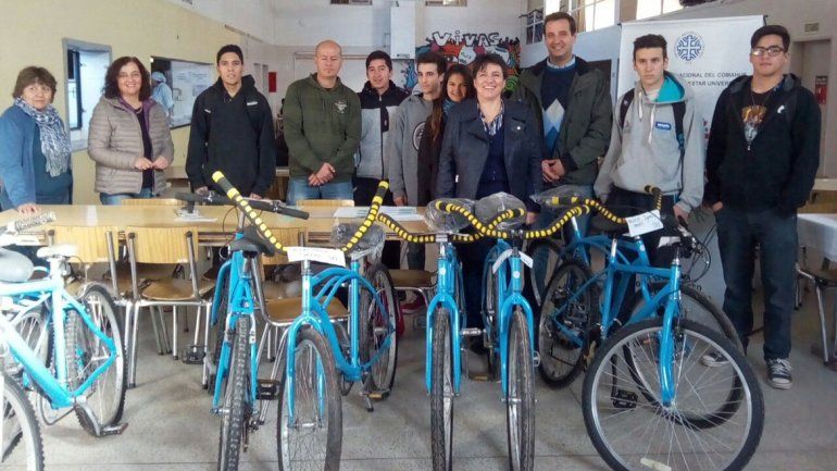 La UNCo entregó las primeras bicicletas restauradas por presos de la U11