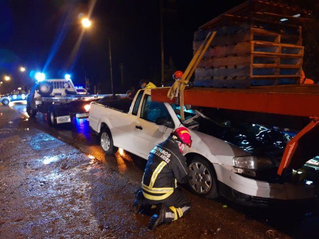 Conductor borracho se tragó un camión y se salvó de milagro