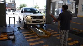 El Gobierno anunció nuevos plazos para la VTV, importación de autopartes y peajes sin barreras