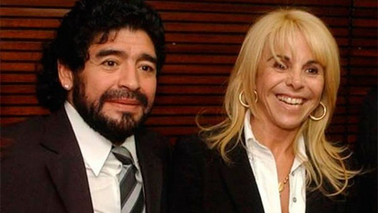 Investigarán a Claudia por intento de fraude a Maradona