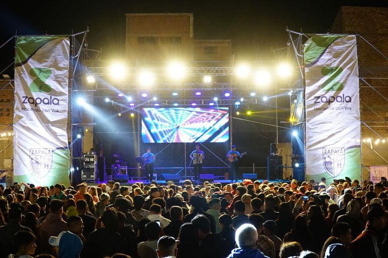 El festejo en Zapala del concurso de asadores, con espectáculos. El festejo en Zapala del concurso de asadores, con espectáculos.