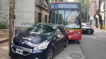 insolito: se robaron un colectivo, chocaron varios autos y se fugaron insolito: se robaron un colectivo, chocaron varios autos y se fugaron